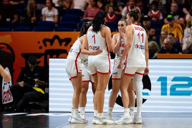 Turkish team during a huddle, Sevgi Uzun (Turkey), 02, Elif Istanbulluoglu (Turkey), 01, Ayse Cora Turkey, 08, Elif Bayram Turkey, 11, GER, Turkey vs. Australia, basketball, 2026 FIBA Women’s World Cup, group stage, Matchday 2, September 6, 2026, Germany, Turkey vs. Australia, basketball, FIBA Women’s World Cup 2026, group stage, Match Day 2, September 6, 2026, Berlin Copyright: xEibner-Pressefoto MaxxVincenx EP_MVN