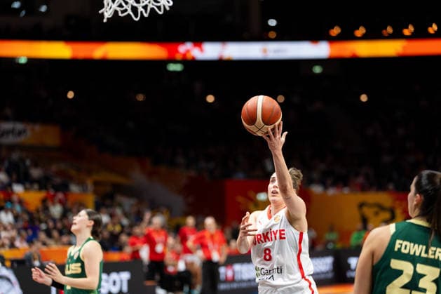 Ayse Cora (Turkey), No. 8, shooting; Alex Fowler (Australia), No. 23; GER, Turkey vs. Australia, basketball, 2026 FIBA Women’s World Cup, group stage, Matchday 2, September 6, 2026, GER, Turkey vs. Australia, basketball, 2026 FIBA Women’s World Cup, group stage, Match Day 2, September 6, 2026, Berlin Copyright: xEibner-Pressefoto MaxxVincenx EP_MVN