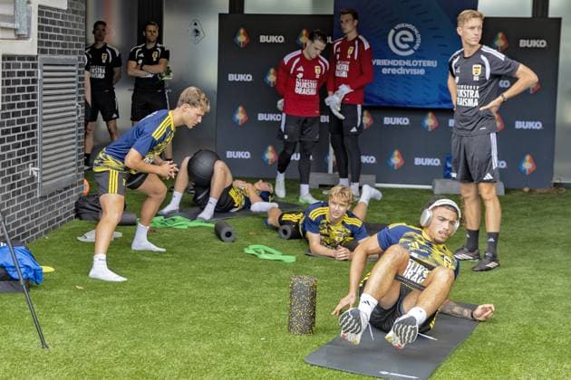 IJMUIDEN , 06-09-2026 , Buko Stadion , season 2026 2027 , Dutch , eredivisie , match between Telstar and Cambuur , picture shows, Warming up by Cambuur players Telstar - Cambuur  x206573538x Copyright: