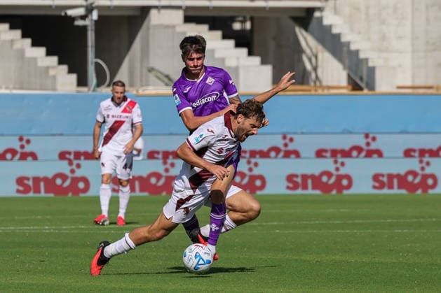 IPA88189768 - Valde (21, Fiorentina) and Vlasic (10, Torino) during the Serie A soccer match between ACF Fiorentina and Torino FC at Stadio Artemio Franchi in Florence, Italy  Copyright: xFrancescoxFarina IPAxSportx xx 88189768