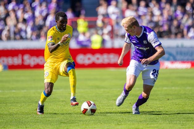 (L-R) Aaron Opoku (Eintracht Braunschweig, 17) im Zweikampf mit Niklas Wiemann (VfL Osnabrueck, 25) GER, VfL Osnabrueck vs. Eintracht Braunschweig, Fussball, 2. Bundesliga, 4. Spieltag, Spielzeit 2026 2027, 06.09.2026 DFL Regulations prohibit any use of photographers as image sequences and or quasi-video. GER, VfL Osnabrueck vs. Eintracht Braunschweig, Fussball, 2. Bundesliga, 4. Spieltag, Spielzeit 2026 2027, 06.09.2026 Osnabrueck *** L R Aaron Opoku, Eintracht Braunschweig (17), in a tackle with Niklas Wiemann, VfL Osnabrück (25), GER, VfL Osnabrück vs. Eintracht Braunschweig, Soccer, 2. Bundesliga, Matchday 4, 2026–2027 season, September 6, 2026 DFL regulations prohibit any use of photographs as image sequences and or quasi-video GER, VfL Osnabrück vs. Eintracht Braunschweig, soccer, 2. Bundesliga, Matchday 4, 2026–2027 season, September 6, 2026, Osnabrück Copyright: xEibner-Pressefoto JanxRollingerx EP_JSK
