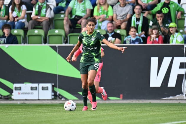 Fußball I Frauen I Saison 2026-2027 I Bundesliga I 3. Spieltag I VfL Wolfsburg - SV Werder Bremen I 06.09.2026 Cora Zicai (28, VfL Wolfsburg) spielt den Ball Freisteller, Nahaufnahme, Porträt, Portrait, Einzelfoto, Einzelbild, Körper Wolfsburg AOK Stadion Niedersachsen Deutschland *** Soccer I Women s I 2026–2027 Season I Bundesliga I Matchday 3 I VfL Wolfsburg vs. SV Werder Bremen I September 6, 2026 Cora Zicai 28, VfL Wolfsburg plays the ball; free kick, close-up, portrait, individual photo, single image, body; Wolfsburg AOK Stadium, Lower Saxony, Germany Copyright: xLobeca InesxHähnelx