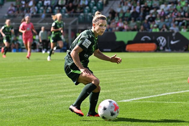 Fußball I Frauen I Saison 2026-2027 I Bundesliga I 3. Spieltag I VfL Wolfsburg - SV Werder Bremen I 06.09.2026 Svenja Huth (10, VfL Wolfsburg) mit Ball Freisteller, Nahaufnahme, Porträt, Portrait, Einzelfoto, Einzelbild, Körper Wolfsburg AOK Stadion Niedersachsen Deutschland *** Soccer I Women s I 2026–2027 Season I Bundesliga I Matchday 3 I VfL Wolfsburg vs. SV Werder Bremen I September 6, 2026 Svenja Huth 10, VfL Wolfsburg with ball, cutout, close-up, portrait, single photo, single image, body, Wolfsburg AOK Stadium, Lower Saxony, Germany Copyright: xLobeca InesxHähnelx
