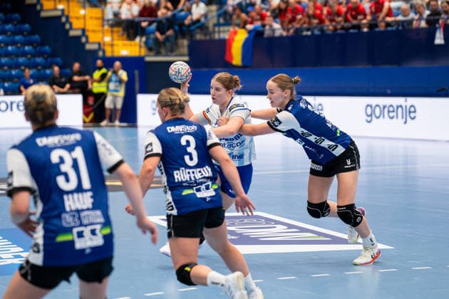 HSG Blomberg Lippe (GER) vs. Gloria Bistrita (ROM), Handball, EHF Champions League Women, Group Stage, September 6, 2026, 2026–2027 Season, Lemgo’s Nina Engel of Gloria Bistrita (No. 06) in a duel with Nieke Kuehne of HSG Blomberg Lippe (No. 09) at the Lemgo Phoenix Contact Arena in Germany