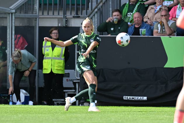 Fußball I Frauen I Saison 2026-2027 I Bundesliga I 3. Spieltag I VfL Wolfsburg - SV Werder Bremen I 06.09.2026 Ella Peddemors (5, VfL Wolfsburg) führt einen Freistoß aus Freisteller, Nahaufnahme, Porträt, Portrait, Einzelfoto, Einzelbild, Körper Wolfsburg AOK Stadion Niedersachsen Deutschland *** Soccer I Women s I 2026–2027 Season I Bundesliga I Matchday 3 I VfL Wolfsburg vs. SV Werder Bremen I September 6, 2026 Ella Peddemor s 5, VfL Wolfsburg takes a free kick; free kick taker, close-up, portrait, individual photo, single frame, body; Wolfsburg AOK Stadium, Lower Saxony, Germany Copyright: xLobeca InesxHähnelx