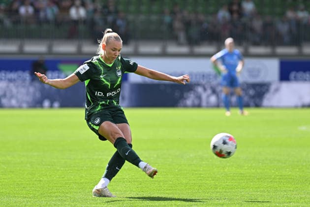 Fußball I Frauen I Saison 2026-2027 I Bundesliga I 3. Spieltag I VfL Wolfsburg - SV Werder Bremen I 06.09.2026 Ella Peddemors (5, VfL Wolfsburg) führt einen Freistoß aus Freisteller, Nahaufnahme, Porträt, Portrait, Einzelfoto, Einzelbild, Körper Wolfsburg AOK Stadion Niedersachsen Deutschland *** Soccer I Women s I 2026–2027 Season I Bundesliga I Matchday 3 I VfL Wolfsburg vs. SV Werder Bremen I September 6, 2026 Ella Peddemor s 5, VfL Wolfsburg takes a free kick; free-kick taker, close-up, portrait, individual photo, single frame, body; Wolfsburg AOK Stadium, Lower Saxony, Germany Copyright: xLobeca InesxHähnelx