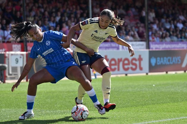 CRAWLEY, ENGLAND - SEPTEMBER 06: Olivia Smith of Arsenal in action during the Barclays Women s Super League match between Brighton & Hove Albion and Arsenal at Broadfield Stadium on September 06, 2026 in Crawley, England. Copyright: xYaroslavxDunkax xSPPx Sportspressphoto_SPR224629