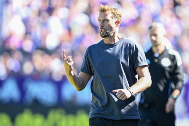 2. Bundesliga - 26 27 - VfL Osnabrück - Eintracht Braunschweig am 06.09.2026 an der Bremer Brücke in Osnabrück Trainer Lars Kornetka (Braunschweig) unzufrieden, enttäuscht, enttaeuscht, niedergeschlagen. *** 2. Bundesliga, Matchday 26, VfL Osnabrück vs. Eintracht Braunschweig on September 6, 2026, at Bremer Brücke in Osnabrück; Coach Lars Kornetka; Braunschweig: dissatisfied, disappointed, disheartened, dejected MT