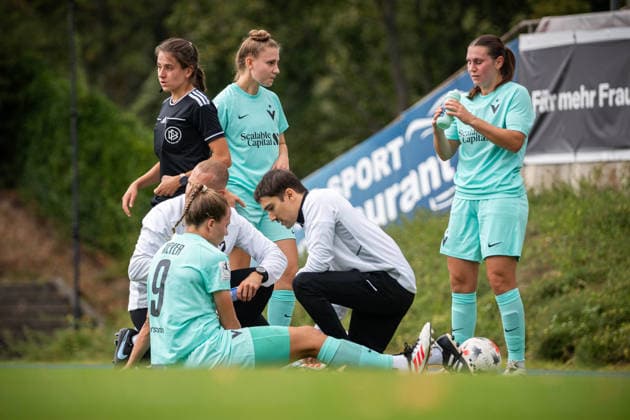 2. Frauen Bundesliga: FC Viktoria Berlin vs. SV Meppen; Berlin, 06.09.2026 Fußball, 2. Frauen Bundesliga: Versorgung Christin MEYER (Viktoria Berlin 9) nach Zweikampf, während dem Spiel FC Viktoria Berlin vs. SV Meppen im Stadion Lichterfelde am September 6, 2026 in Berlin, Deutschland. *** Women s Bundesliga Match: FC Viktoria Berlin vs. SV Meppen Berlin, September 6, 2026, Soccer, Women s Bundesliga 2: Christin Meyer of Viktoria Berlin No. 9 after a tackle during the match between FC Viktoria Berlin and SV Meppen at Lichterfelde Stadium on September 6, 2026, in Berlin, Germany Copyright: xBEAUTIFULxSPORTS Kuehnx