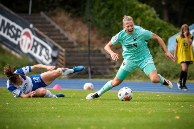 2. Frauen Bundesliga: FC Viktoria Berlin vs. SV Meppen; Berlin, 06.09.2026 Fußball, 2. Frauen Bundesliga: Christin MEYER (Viktoria Berlin 9) geht nach Zweikampf zu Boden, während dem Spiel FC Viktoria Berlin vs. SV Meppen im Stadion Lichterfelde am September 6, 2026 in Berlin, Deutschland. *** Women s Bundesliga Match: FC Viktoria Berlin vs. SV Meppen Berlin, September 6, 2026 Soccer, Women s Bundesliga 2: Christin MEYER of Viktoria Berlin (No. 9) goes down after a tackle during the match between FC Viktoria Berlin and SV Meppen at Lichterfelde Stadium on September 6, 2026, in Berlin, Germany Copyright: xBEAUTIFULxSPORTS Kuehnx