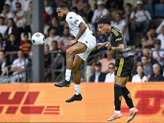 VELSEN - (lr) Marvin Peersman of Telstar, Devid Eugene Bouah of SC Cambuur during the Dutch Eredivisie match between Telstar and Cambuur at the BUKO Stadium on September 6, 2026 in Velsen, the Netherlands. OLAF KRAAK ANP Eredivisie 2026 27 xVIxANPxSportx xxANPxIVx 567367029 originalFilename: 567367029.jpg