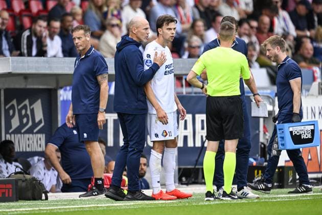 VELSEN - Nökkvi Thorisson of Telstar must leave the field following a red card during the Dutch Eredivisie match between Telstar and Cambuur at the BUKO Stadium on September 6, 2026, in Velsen, the Netherlands. OLAF KRAAK ANP Eredivisie 2026 27 xVIxANPxSportx xxANPxIVx 567367073 originalFilename: 567367073.jpg