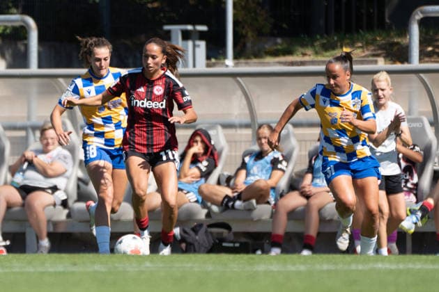 06.09.2026, xhfmx, Fussball 2.Frauen Bundesliga, Eintracht Frankfurt II - Carl-Zeiss Jena v.l. Amira Dahl (Eintracht Frankfurt, 11), Nelly Juckel (FC Carl-Zeiss Jena, 31) Frankfurt am Main *** September 6, 2026, xhfmx, Women s Bundesliga 2, Eintracht Frankfurt II vs. Carl Zeiss Jena, Amira Dahl (Eintracht Frankfurt), 11, Nelly Juckel (FC Carl Zeiss Jena), 31, Frankfurt am Main