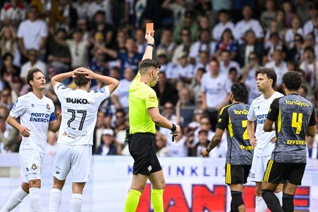 Sport Bilder des Tages VELSEN - (lr) Referee Joey Kooij shows a red card to Nökkvi Thorisson of Telstar during the Dutch Eredivisie match between Telstar and Cambuur at the BUKO Stadium on September 6, 2026, in Velsen, the Netherlands. OLAF KRAAK ANP Eredivisie 2026 27 xVIxANPxSportx xxANPxIVx 567367304 originalFilename: 567367304.jpg