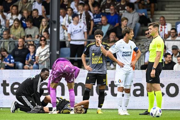 VELSEN - Billy van Duijl of SC Cambuur lies on the ground following a foul by Nökkvi Thorisson of Telstar (not pictured) during the Dutch Eredivisie match between Telstar and Cambuur at the BUKO Stadion on September 6, 2026, in Velsen, the Netherlands. OLAF KRAAK ANP Eredivisie 2026 27 xVIxANPxSportx xxANPxIVx 567367566 originalFilename: 567367566.jpg