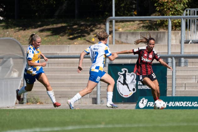 06.09.2026, xhfmx, Fussball 2.Frauen Bundesliga, Eintracht Frankfurt II - Carl-Zeiss Jena v.l. Annika Wohner (FC Carl-Zeiss Jena, 18), Amira Dahl (Eintracht Frankfurt, 11) Frankfurt am Main *** September 6, 2026, xhfmx, Women s Bundesliga 2, Eintracht Frankfurt II vs. Carl Zeiss Jena, Annika Wohner, FC Carl Zeiss Jena, 18, Amira Dahl, Eintracht Frankfurt, 11, Frankfurt am Main