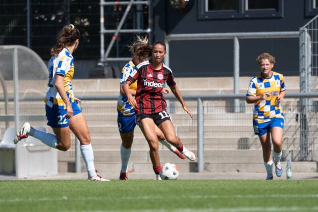 06.09.2026, xhfmx, Fussball 2.Frauen Bundesliga, Eintracht Frankfurt II - Carl-Zeiss Jena v.l. Valentina Kröll (FC Carl-Zeiss Jena, 22), Amira Dahl (Eintracht Frankfurt, 11) Frankfurt am Main *** September 6, 2026, xhfmx, Women s Bundesliga 2, Eintracht Frankfurt II vs. Carl Zeiss Jena, Valentina Kröll (FC Carl Zeiss Jena), 22, Amira Dahl (Eintracht Frankfurt), 11, Frankfurt am Main