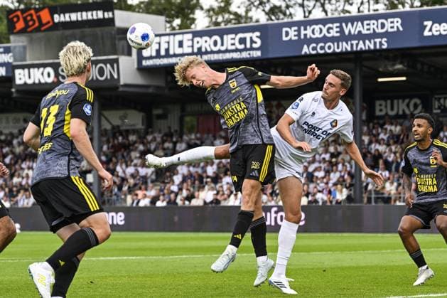 VELSEN - (lr) Billy van Duijl of SC Cambuur, Sem Valk of Telstar during the Dutch Eredivisie match between Telstar and Cambuur at the BUKO Stadium on September 6, 2026 in Velsen, the Netherlands. OLAF KRAAK ANP Eredivisie 2026 27 xVIxANPxSportx xxANPxIVx 567369139 originalFilename: 567369139.jpg