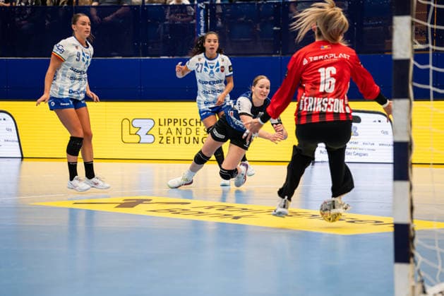 HSG Blomberg Lippe (GER) vs. Gloria Bistrita (ROM), Handball, EHF Champions League Women, Group Stage, September 6, 2026, 2026–2027 Season, Lemgo’s Nieke Kuehne of HSG Blomberg Lippe, No. 09, takes a shot on goal against Evelina Maria Louise Eriksson of Gloria Bistrita, No. 16, at the Phoenix Contact Arena in Lemgo, Germany