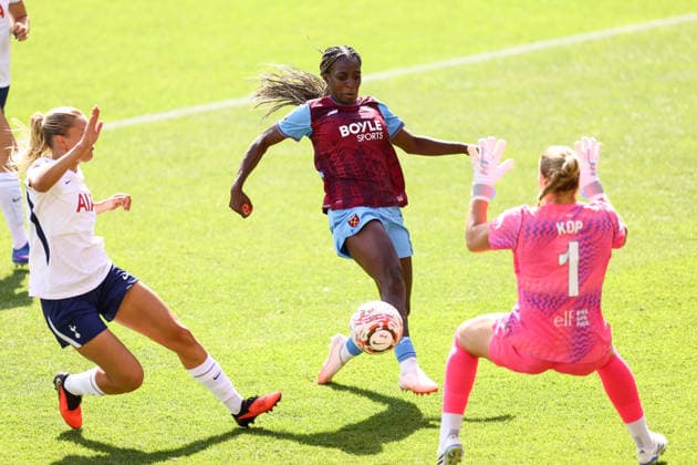 Spurs gegen West Ham Women, 6. September 2026, London Women’s Super League: Tottenham Hotspur gegen West Ham United – Viviane Asseyi von West Ham United erzielt das erste Tor. Foto: Jacques Feeney. Abseits. London, Großbritannien  Copyright: xJacquesxFeeneyx xOffsidexOffside