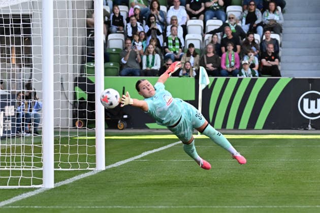 Fußball I Frauen I Saison 2026-2027 I Bundesliga I 3. Spieltag I VfL Wolfsburg - SV Werder Bremen I 06.09.2026 Mariella El Sherif (39, SV Werder Bremen) streckt sich lang, doch der Ball passiert die Torlinie und schlägt im Netz ein Freisteller, Nahaufnahme, Porträt, Portrait, Einzelfoto, Einzelbild, Körper Wolfsburg AOK Stadion Niedersachsen Deutschland *** Soccer I Women s I 2026–2027 Season I Bundesliga I Matchday 3 I VfL Wolfsburg vs. SV Werder Bremen I September 6, 2026 Mariella El Sherif 39, SV Werder Bremen stretches out, but the ball crosses the goal line and hits the net. Close-up, portrait, single photo, single frame, body. Wolfsburg AOK Stadium, Lower Saxony, Germany Copyright: xLobeca InesxHähnelx