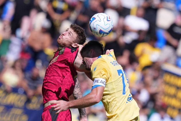 Venezia s Antonie Hainaut Frosinone s Gabriele Bracaglia during the Serie A EniLive soccer match between Frosinone and Venezia at the Frosinone Benito Stirpe stadium, Italy - Sunday, September 6, 2026 - Soccer ( Photo by Alfredo Falcone LaPresse )  Copyright: xAlfredoxFalcone LaPressex