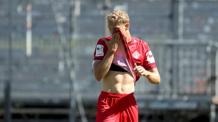 September 6, 2026, xfsx, Men s, Soccer, 2026–2027 Season, 3rd Division, Matchday 4: FC Würzburger Kickers vs. VfB Stuttgart II; from left: Louis Breunig of FC Würzburger Kickers looking disappointed; disappointment; single frame; Würzburg; AKON ARENA; Bavaria; Germany