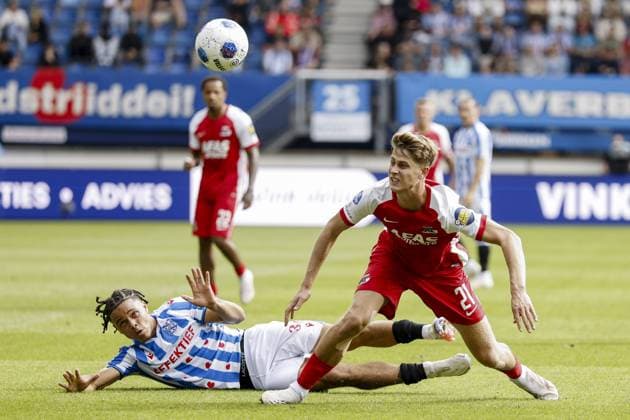 HEERENVEEN - (lr) Nolhan Courtens of SC Heerenveen and Dave Kwakman of AZ Alkmaar during the Dutch Eredivisie match between SC Heerenveen and AZ Alkmaar at the Abe Lenstra Stadium on September 6, 2026, in Heerenveen, the Netherlands. VINCENT JANNINK ANP 2026 27 2026 27 xVIxANPxSportx xxANPxIVx 567370173 originalFilename: 567370173.jpg