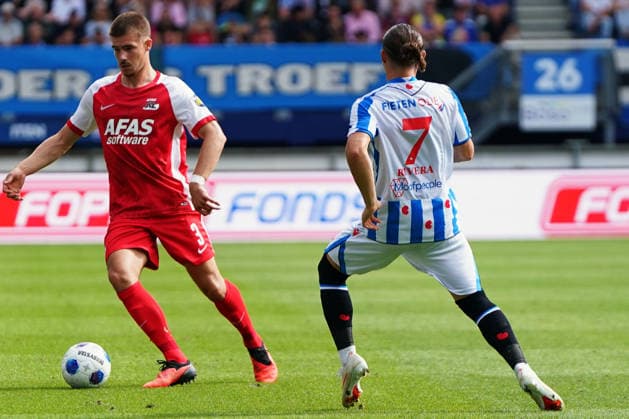 2026-09-06 VriendenLoterij Eredivisie: SC Heerenveen v AZ Alkmaar HEERENVEEN, NETHERLANDS - SEPTEMBER 6: Wouter Goes of AZ Alkmaar and Maxence Rivera of sc Heerenveen during the VriendenLoterij Eredivisie match between SC Heerenveen and AZ Alkmaar at Abe Lenstra stadion on September 6, 2026 in Heerenveen, Netherlands. Heerenveen Abe Lenstra stadion Netherlands Content not available for redistribution in The Netherlands directly or indirectly through any third parties. Copyright: xAndrexWeeningx