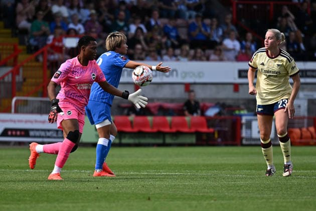 CRAWLEY, ENGLAND - SEPTEMBER 06: Chiamaka Nnadozie of Brighton & Hove Albion in action during the Barclays Women s Super League match between Brighton & Hove Albion and Arsenal at Broadfield Stadium on September 06, 2026 in Crawley, England. Copyright: xYaroslavxDunkax xSPPx Sportspressphoto_SPR224668
