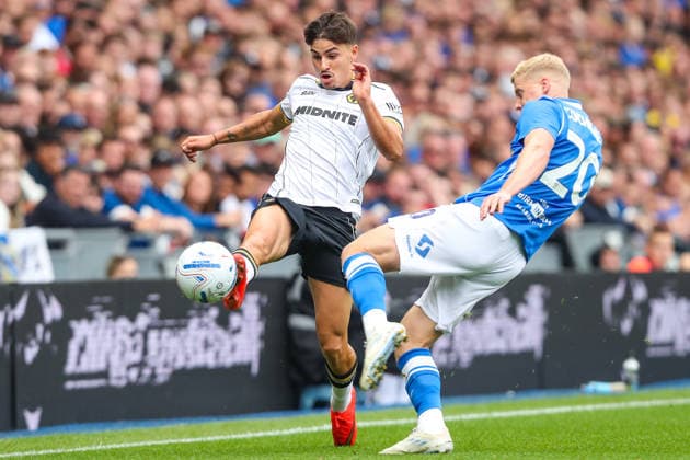 Birmingham City v Wolverhampton Wanderers, Sky Bet Championship Rodrigo Gomes Of Wolverhampton Wanderers battles with Alex Cochrane Of Birmingham City during the Birmingham City v Wolverhampton Wanderers EFL Sky Bet Championship match at St. Andrew s @ Knighthead Park, Birmingham, England on 6 September 2026 Credit: Lee Keuneke Every Second Media Editorial use only. All images are copyright Every Second Media Limited. No images may be reproduced without prior permission. All rights reserved. Premier League and Football League images are subject to licensing agreements with Football DataCo Limited. see https: www.football-dataco.com Copyright: xIMAGO EveryxSecondxMediax ESM-2131-0068 LeexKeunekex xEveryxSecondxMediax