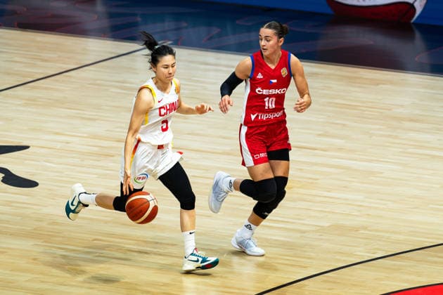 Siyu Wang (China), No. 5, dribbling; Eliska Joklova (Czech Republic), No. 10; GER, China vs. Czech Republic, Basketball, 2026 FIBA Women’s World Cup, Group Stage, Matchday 2, September 6, 2026, GER, China vs. Czech Republic, Basketball, 2026 FIBA Women s World Cup, Group Stage, Matchday 2, September 6, 2026, Berlin Copyright: xEibner-Pressefoto MaxxVincenx EP_MVN