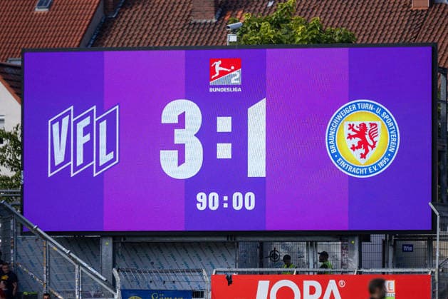 Der Endstand von 3:1 wird auf einer Anzeigetafel angezeigt GER, VfL Osnabrueck vs. Eintracht Braunschweig, Fussball, 2. Bundesliga, 4. Spieltag, Spielzeit 2026 2027, 06.09.2026 DFL Regulations prohibit any use of photographers as image sequences and or quasi-video. GER, VfL Osnabrueck vs. Eintracht Braunschweig, Fussball, 2. Bundesliga, 4. Spieltag, Spielzeit 2026 2027, 06.09.2026 Osnabrueck *** The final score of 3–1 is displayed on the scoreboard: GER, VfL Osnabrück vs. Eintracht Braunschweig, soccer, 2. Bundesliga, Matchday 4, 2026–2027 season, September 6, 2026 DFL regulations prohibit any use of photographs as image sequences and or quasi-video GER, VfL Osnabrück vs. Eintracht Braunschweig, soccer, 2. Bundesliga, Matchday 4, 2026–2027 season, September 6, 2026, Osnabrück Copyright: xEibner-Pressefoto JanxRollingerx EP_JSK