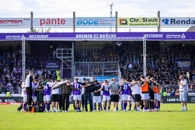 Die Spieler von VfL Osnabrueck jubeln nach Spielende ueber den 3:1 Sieg GER, VfL Osnabrueck vs. Eintracht Braunschweig, Fussball, 2. Bundesliga, 4. Spieltag, Spielzeit 2026 2027, 06.09.2026 DFL Regulations prohibit any use of photographers as image sequences and or quasi-video. GER, VfL Osnabrueck vs. Eintracht Braunschweig, Fussball, 2. Bundesliga, 4. Spieltag, Spielzeit 2026 2027, 06.09.2026 Osnabrueck *** The VfL Osnabrück players celebrate their 3-1 victory after the final whistle. GER, VfL Osnabrück vs. Eintracht Braunschweig, Soccer, 2. Bundesliga, Matchday 4, 2026-2027 season, September 6, 2026 DFL regulations prohibit the use of photographs as image sequences and or quasi-video GER, VfL Osnabrück vs. Eintracht Braunschweig, Soccer, 2. Bundesliga, Matchday 4, 2026–2027 season, September 6, 2026, Osnabrück Copyright: xEibner-Pressefoto JanxRollingerx EP_JSK