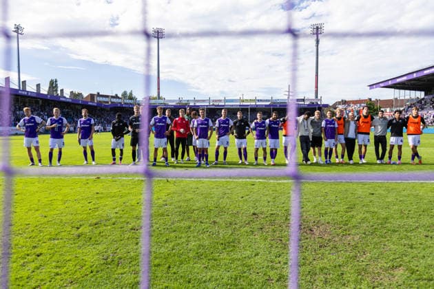 Die Spieler von VfL Osnabrueck jubeln nach Spielende ueber den 3:1 Sieg GER, VfL Osnabrueck vs. Eintracht Braunschweig, Fussball, 2. Bundesliga, 4. Spieltag, Spielzeit 2026 2027, 06.09.2026 DFL Regulations prohibit any use of photographers as image sequences and or quasi-video. GER, VfL Osnabrueck vs. Eintracht Braunschweig, Fussball, 2. Bundesliga, 4. Spieltag, Spielzeit 2026 2027, 06.09.2026 Osnabrueck *** The VfL Osnabrück players celebrate their 3-1 victory after the final whistle. GER, VfL Osnabrück vs. Eintracht Braunschweig, Soccer, 2. Bundesliga, Matchday 4, 2026-2027 season, September 6, 2026 DFL regulations prohibit the use of photographs as image sequences and or quasi-video GER, VfL Osnabrück vs. Eintracht Braunschweig, Soccer, 2. Bundesliga, Matchday 4, 2026–2027 season, September 6, 2026, Osnabrück Copyright: xEibner-Pressefoto JanxRollingerx EP_JSK