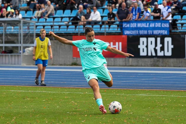 2026_09_06 ,FC Viktoria - SV Meppen, Frauen, 2. Bundesliga, 5. Spieltag,Stadion Lichterfelde Leyila Aydin (FC Viktoria Berlin, 47) mit der Flanke Berlin Berlin Germany *** September 6, 2026, FC Viktoria vs. SV Meppen, Women s Division, 2. Bundesliga, Matchday 5, Lichterfelde Stadium, Leyila Aydin, FC Viktoria Berlin, 47 with the cross, Berlin, Berlin, Germany