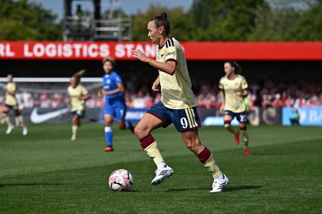 CRAWLEY, ENGLAND - SEPTEMBER 06: Caitlin Ford of Arsenal in action during the Barclays Women s Super League match between Brighton & Hove Albion and Arsenal at Broadfield Stadium on September 06, 2026 in Crawley, England. Copyright: xYaroslavxDunkax xSPPx Sportspressphoto_SPR224670