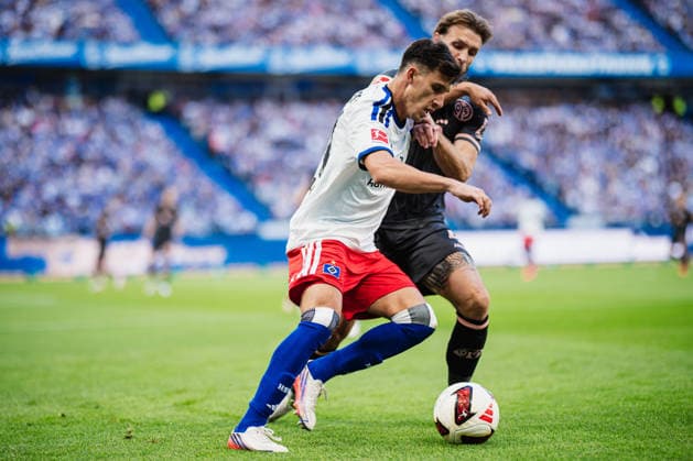 1. Bundesliga: Hamburger SV vs. 1. FSV Mainz 05, 06.09.2026 Zweikampf, Nicolas Capaldo (Hamburger SV, 24) gegen Stefan Posch (1. FSV Mainz 05, 4); Fußball, 1. Bundesliga, 2. Spieltag: Hamburger SV vs. 1. FSV Mainz 05 am 06.09.2026 im Volksparkstadion, Hamburg DFL REGULATIONS PROHIBIT ANY USE OF PHOTOGRAPHS AS IMAGE SEQUENCES AND OR QUASI-VIDEO. *** 1 Bundesliga: Hamburger SV vs. 1 FSV Mainz 05, September 6, 2026; Tackle: Nicolas Capaldo (Hamburger SV, 24) vs. Stefan Posch (1 FSV Mainz 05, 4); Soccer, 1 Bundesliga, Matchday 2: Hamburger SV vs. 1 FSV Mainz 05 on September 6, 2026, at the Volksparkstadion, Hamburg. DFL regulations prohibit any use of photographs as image sequences and or quasi-video. Copyright: xBEAUTIFULxSPORTS Tonhäuserx