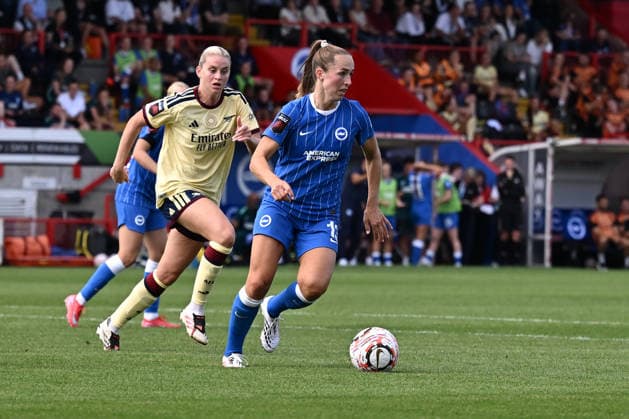 CRAWLEY, ENGLAND - SEPTEMBER 06: Lia Walti of Brighton & Hove Albion in action during the Barclays Women s Super League match between Brighton & Hove Albion and Arsenal at Broadfield Stadium on September 06, 2026 in Crawley, England. Copyright: xYaroslavxDunkax xSPPx Sportspressphoto_SPR224689