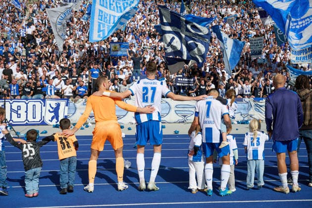 Hertha BSC Berlin, jubelt nach Sieg mit Fans in der Ostkurve, GER, Hertha BSC vs. 1. FC Magdeburg, 2. Bundesliga, Saison 2026 2027, 04. Spieltag, 06.09.2026 (DFL REGULATIONS PROHIBIT ANY USE OF PHOTOGRAPHS AS IMAGE SEQUENCES AND OR QUASI - VIDEO). GER, Hertha BSC vs. 1. FC Magdeburg, 2. Bundesliga, Saison 2026 2027, 04. Spieltag, 06.09.2026 Berlin *** Hertha BSC Berlin celebrates a victory with fans in the Ostkurve, GER, Hertha BSC vs. 1 FC Magdeburg, 2. Bundesliga, 2026–2027 season, Matchday 4, September 6, 2026 DFL regulations prohibit any use of photographs as image sequences and or quasi-video GER, Hertha BSC vs. 1 FC Magdeburg, 2. Bundesliga, 2026–2027 season, Matchday 4, September 6, 2026, Berlin Copyright: xEibner-Pressefotox xClaudiusxRauchx EP_CRH