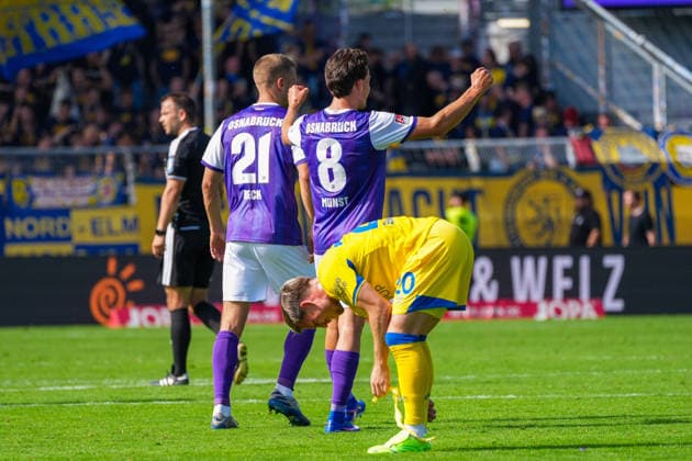 Leonhard Münst (VfL Osnabrück, 8) jubelt nach Abpfiff, Deutschland: Fussball, 2. Bundesliga, Saison 2026 27, 4. Spieltag, 06.09.2026, VfL Osnabrück vs Eintracht Braunschweig, Stadion Bremer Brücke (Osnabrück, Niedersachsen) *** Leonhard Münst of VfL Osnabrück, 8, celebrates after the final whistle, German soccer, 2. Bundesliga, 2026–27 season, Matchday 4, September 6, 2026, VfL Osnabrück vs. Eintracht Braunschweig, Bremer Brücke Stadium, Osnabrück, Lower Saxony Copyright: xLeonxFrickx