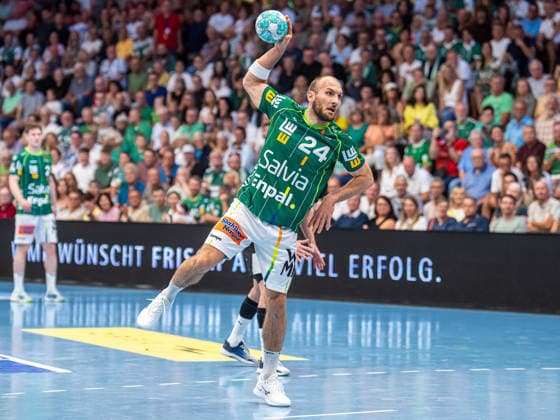 Marcel Schiller of Frisch Auf Goeppingen, age 24, taking a penalty throw; Frisch Auf Goeppingen vs. THW Kiel, handball, 1st Bundesliga, Men s Division, 2026–2027 season, September 6, 2026, Frisch Auf Goeppingen vs. THW Kiel, Handball, Bundesliga 1, Men, 2026–2027 season, September 6, 2026, Goeppingen Copyright: xEibner-Pressefoto MichaelxSchmidx EP_MST