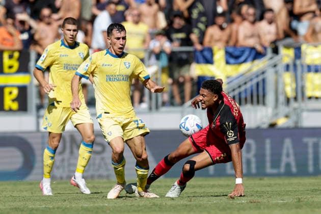 Serie a football match Frosinone Calcio vs Venezia Frosinone s Italian midfielder Patrizio Masini challenges for the ball with Venezia s Belgian defender Joel Schingtienne during the Serie A football match between Frosinone Calcio vs Venezia at the Benito Stirpe stadium in Frosinone, Italy on September 06, 2026. _BPH3658 Copyright: xAntonioxBalascox