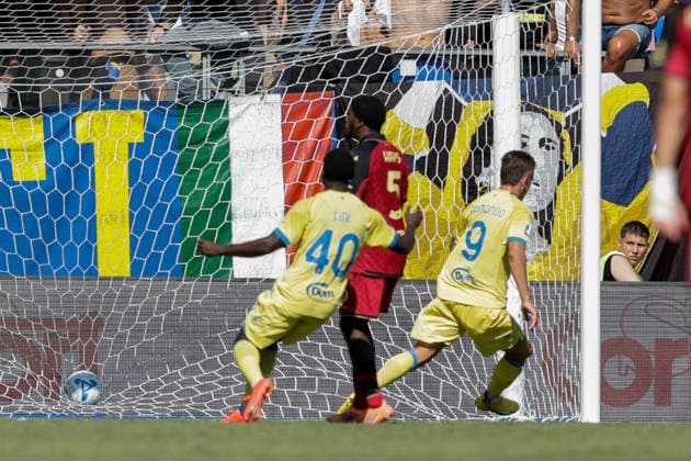 Serie a football match Frosinone Calcio vs Venezia Frosinone s Italian forward Antonio Raimondo scores against Venezia goal of 2-0 during the Serie A football match between Frosinone Calcio vs Venezia at the Benito Stirpe stadium in Frosinone, Italy on September 06, 2026. _BPH4046 Copyright: xAntonioxBalascox