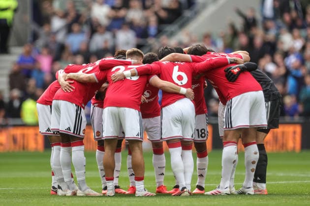 Premier League: Everton v Manchester United, ManU Manchester United team huddle during the Premier League match Everton vs Manchester United at Hill Dickinson Stadium, Liverpool, United Kingdom on 06 September 2026 (Photo by Mark Cosgrove News Images) Liverpool Hill Dickinson Stadium Merseyside United Kingdom Copyright: xMarkxCosgrove NewsxImagesx