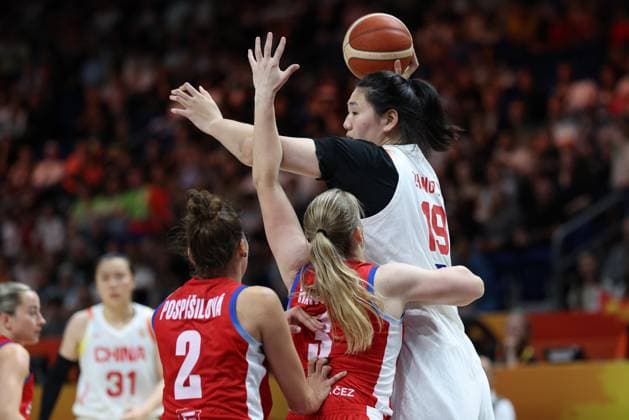 China™ Ziyu Zhang fights for the ball during a game between China and the Czech Republic in the group phase at the FIBA Women s Basketball World Cup, on Sunday 6 September 2026, in Berlin, Germany. The FIBA Women s Basketball World Cup takes place in Berlin from 4 to 23 September 2026. VIRGINIExLEFOUR  x185443894x