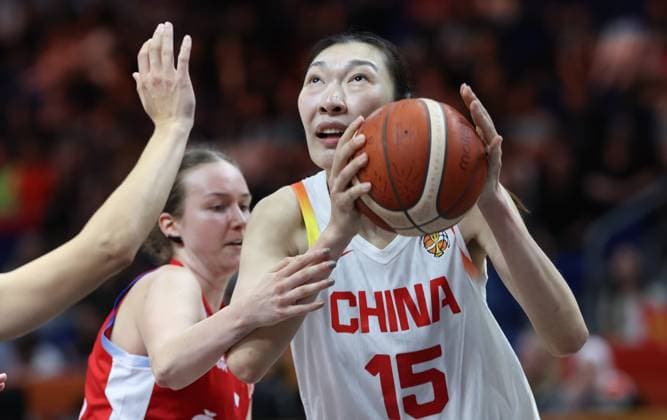 China™ Xu Han fights for the ball during a game between China and the Czech Republic in the group phase at the FIBA Women s Basketball World Cup, on Sunday 6 September 2026, in Berlin, Germany. The FIBA Women s Basketball World Cup takes place in Berlin from 4 to 23 September 2026. VIRGINIExLEFOUR  x185443911x