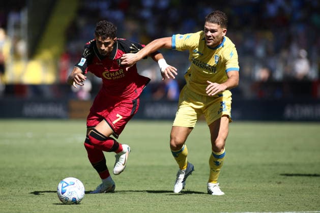 IPA88193697 - Albion Rrahmani of Venezia Football Club and Gabriele Calvani of Frosinone Calcio are in action during the 2026–2027 Serie A match between Frosinone Calcio and Venezia F.C. at Stadio Benito Stirpe in Frosinone, Italy.  Copyright: xMatteoxCassoni IPAxSportx xx 88193697