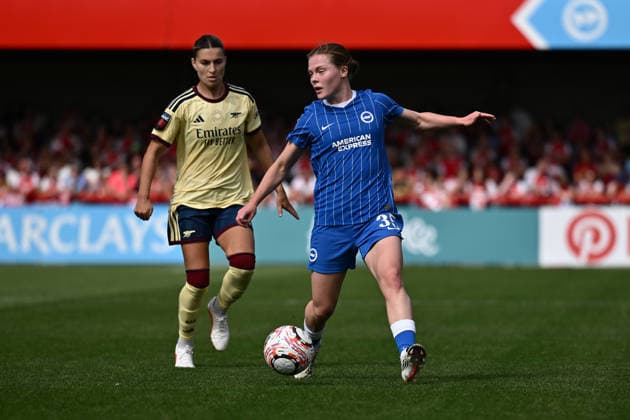 CRAWLEY, ENGLAND - SEPTEMBER 06: Emily Murphy of Brighton & Hove Albion in action during the Barclays Women s Super League match between Brighton & Hove Albion and Arsenal at Broadfield Stadium on September 06, 2026 in Crawley, England. Copyright: xYaroslavxDunkax xSPPx Sportspressphoto_SPR224713