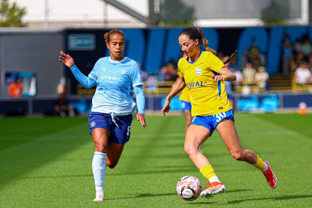 MANCHESTER, ENGLAND - September 6: Neve Herron of Birmingham City on the ball during the Barclays Womens Super League game between Manchester City and Birmingham City at Joie Stadium on September 6, 2026 in Manchester, England. (Photo by Natalie Mincher Sports Press Photo) Copyright: xNataliexMincher SPPx Sportspressphoto_SPR224717